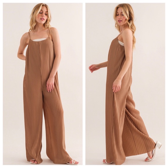 Boho wide leg -Solid pleated fabric Jumpsuit - Picture 2 of 4